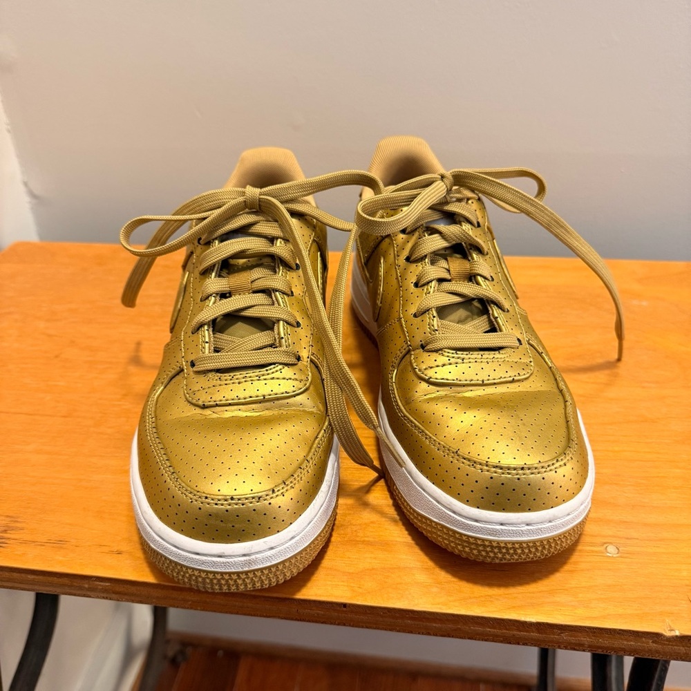 Vintage Nike Air Force 1 Low ‘07 LV8. Worn 2-3 times!